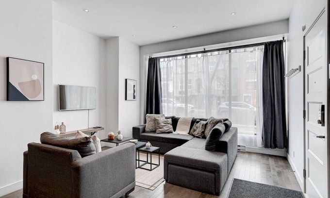 Plateau Mont Royal Apartment | Sunny appartement plateau mont-royal parking 15$