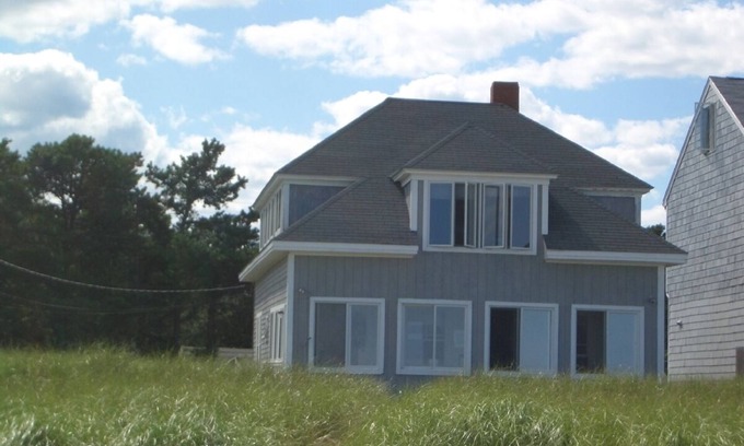 Ocean Park House | Sunny Beachfront Cottage with Spectacular Ocean Views