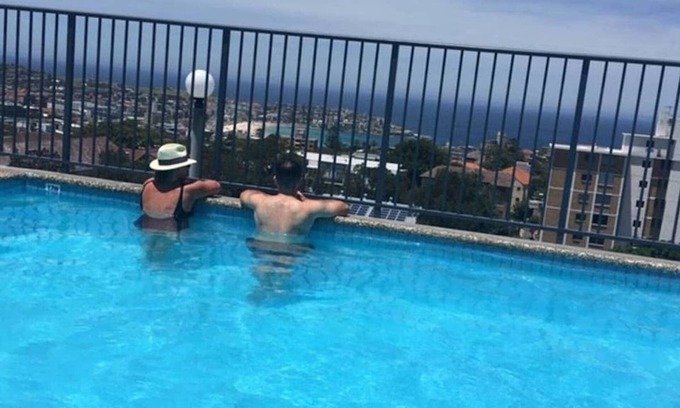 Bondi Apartment | Sunny Bondi Studio with Garage, Balcony and Pool