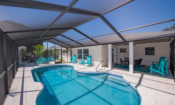 West Bradenton House | Sunny Breeze! Pool, Guest House and Games!