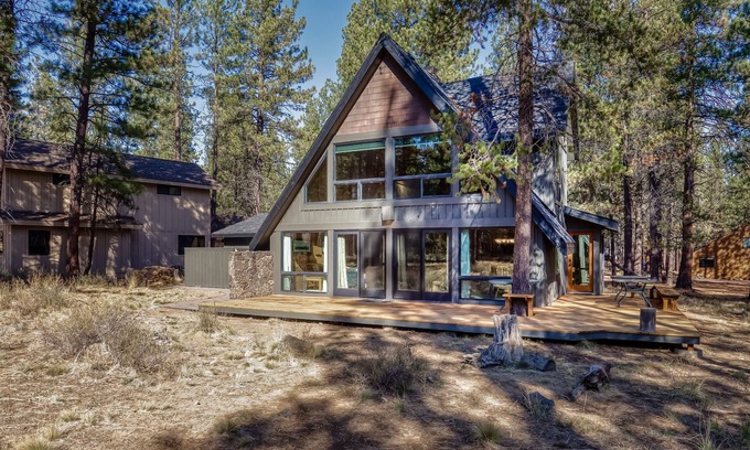 Sunriver Cabin | Sunny Cabin with Private Hot Tub, - Dogs Welcome