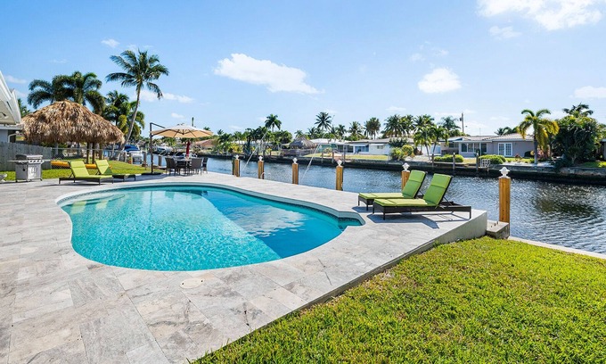 Garden Isles House | Sunny Canal, Modern waterfront 3 bedroom pool home