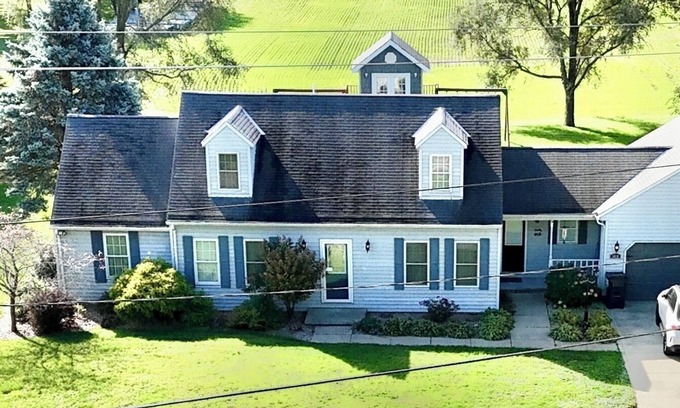 Mitiwanga House | Sunny Cape Cod, king bed + playground, near lake, Cedar Point