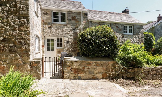 Grampound House | SUNNY CORNER, pet friendly, character holiday cottage in Sticker