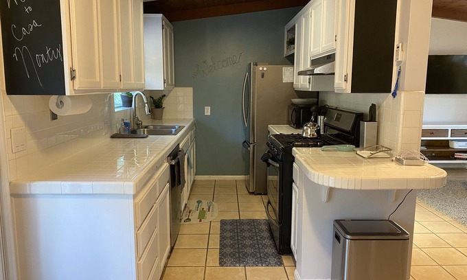 Vista House | Sunny, cozy and private 2 bedroom casa with enclosed back yard in Vista, CA