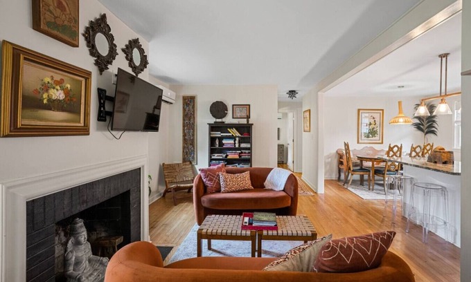 Charlottesville House | Sunny & Cozy Walkable Downtown Cottage
