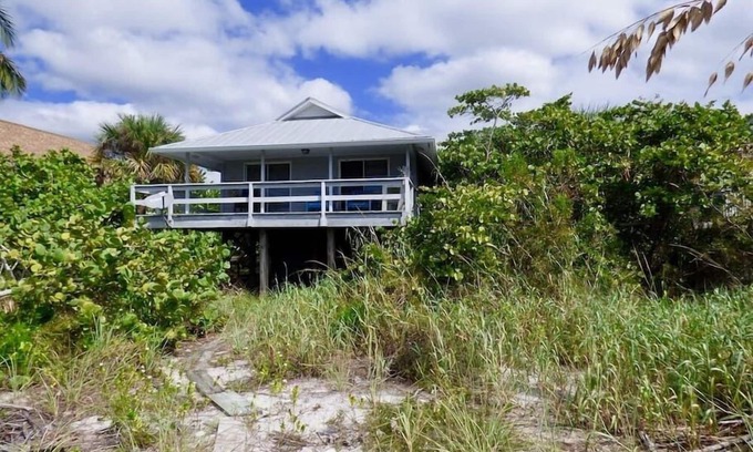 Placida House | Sunny Daze: Beachfront Cottage with private dock on the bay!