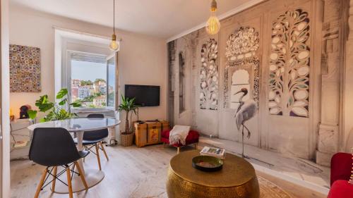 Sao Bento Apartment | Sunny Design Apt in Praça das Flores by LovelyStay