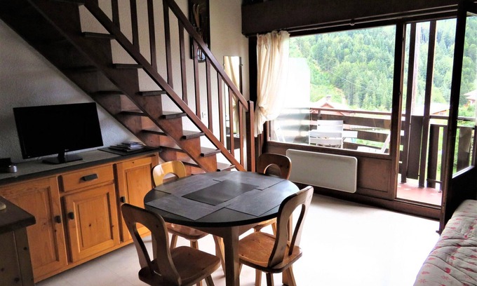 Saint-Jean-de-Sixt Apartment | Sunny Duplex with Balcony, 6 Guests, Near Ski Resorts