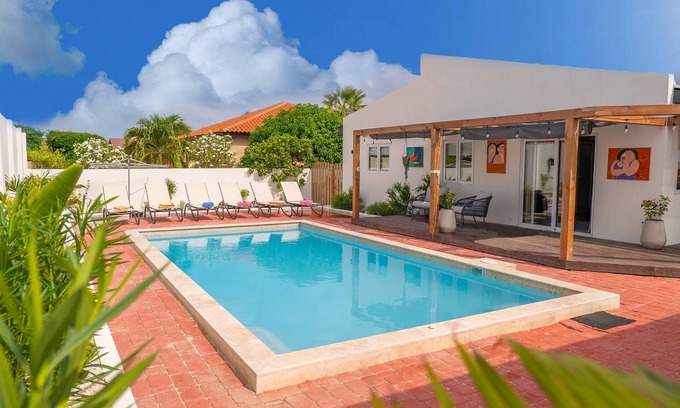 Bushiri Villa | Sunny Eagle Beach Villa - 3 Min. From Beach