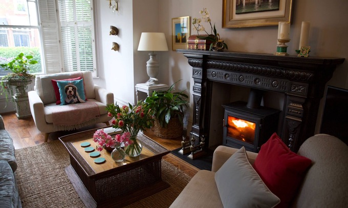 Haringey Apartment | Sunny Edwardian garden flat with large summer house in leafy north london