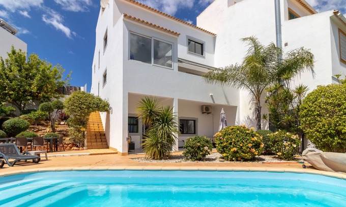 Ferragudo Villa | Sunny family villa with pool, 10 mins from the beach and centre!