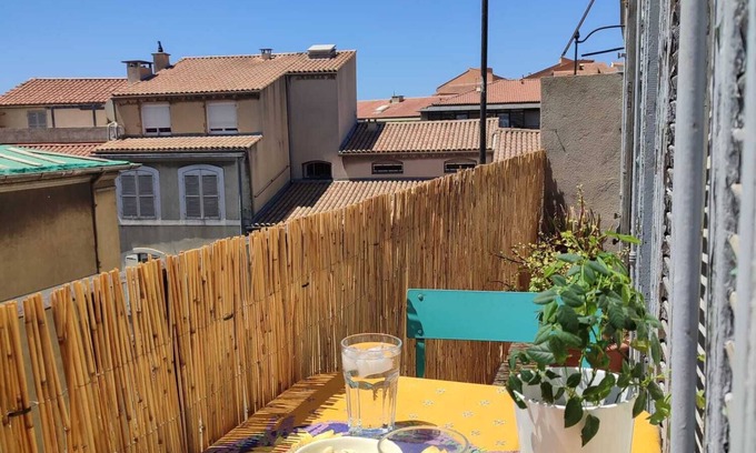 1st Arrondissement Apartment | Sunny, fully-equipped apartment with balcony in central Marseille.