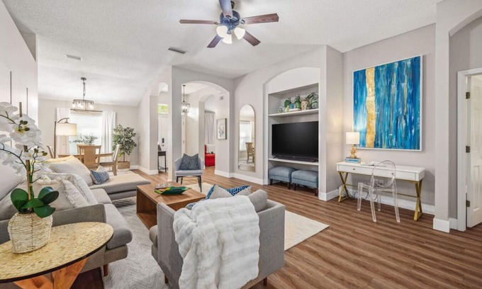 Northside House | Sunny Holiday Escape – Pool + Near Attractions!