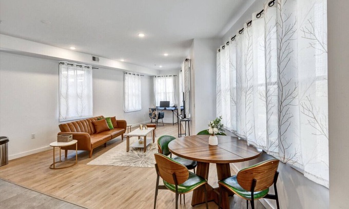 Central Business District Apartment | Sunny Luxury Apt. In Heart Of Newark!