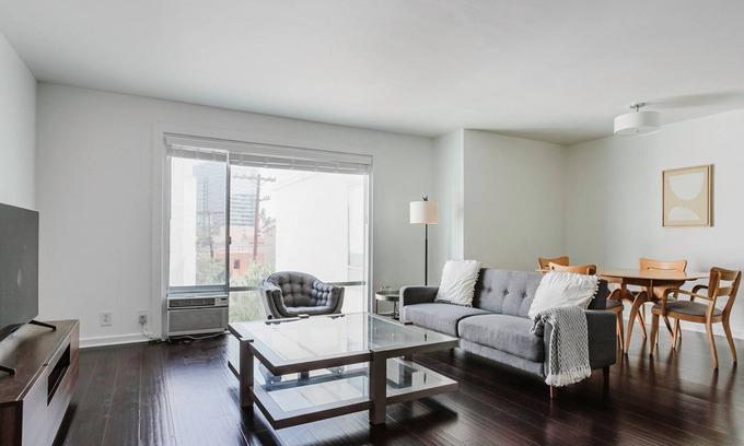 Miracle Mile Apartment | Sunny Mid-Wilshire 1BR w/Pool & Elev, nr Food & Retail, by Blueground