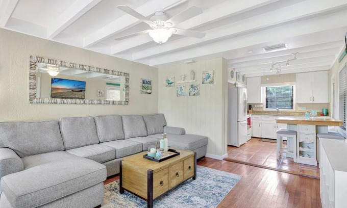 Central Naples House | Sunny Naples - Subtropical Oasis Cottage