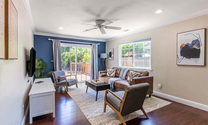 Newark House | Sunny Newark 4BR w/ Backyard & A/C, near Bars & Groceries, by Blueground