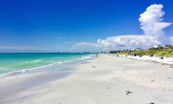 Pass-a-Grille Cottage | Sunny PaG Island rental w/bikes-just steps2beach