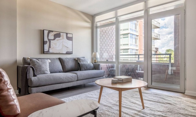 Crystal City Apartment | Sunny Potomac Yard 1BR w/Concierge & Lounge, nr Airport, by Blueground