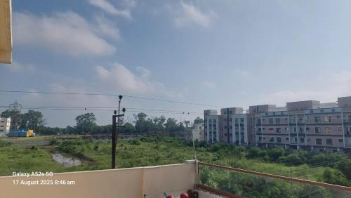 Bhopal House | Sunny Rooftop Escape, Ensuite & Privacy