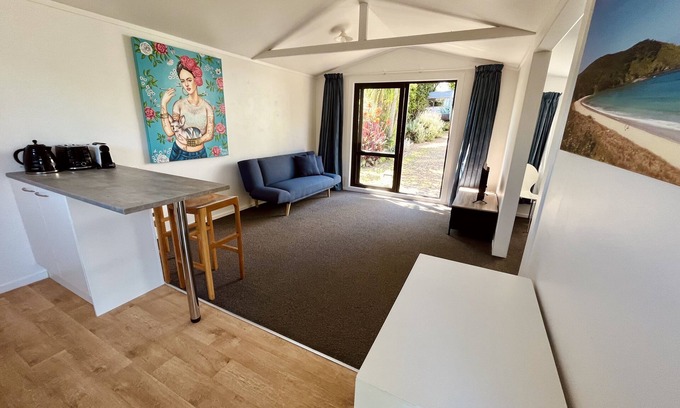 Waiheke Island Cottage | Sunny & Spacious Palm Beach Studio - 15 min walk to Palm Beach