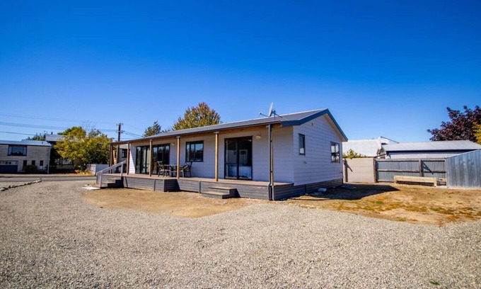 Twizel House | Sunny Stay - new & cosy