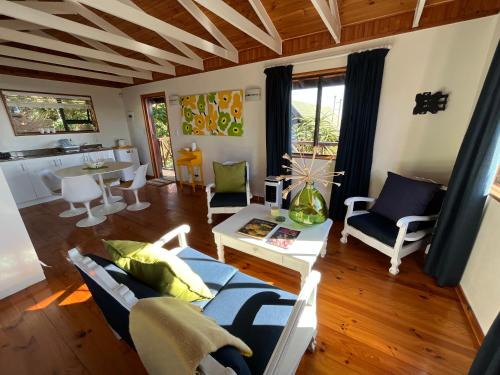 Brenton-on-Sea Apartment | Sunny studio in the sky