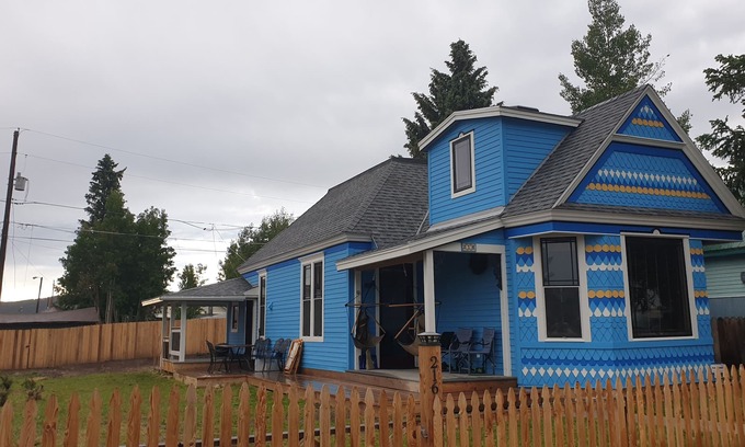 Leadville House | Sunny Victorian just steps away from the main street and Mineral Belt trail.