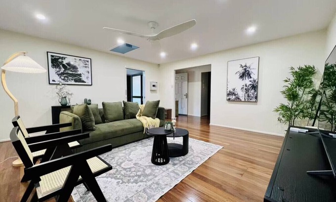 Sunnybank House | Sunnybank Comfort | 4BR Home | Family & Group