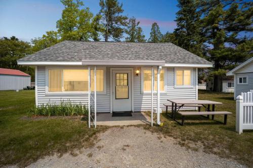 Greenbush Apartment | Sunnyside 3BR 1BA Relaxing Lakefront Retreat