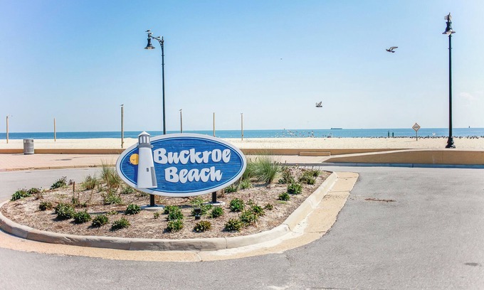 Buckroe Beach House | Sunnyside Inn Front House