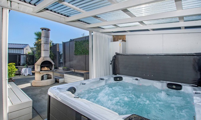Mangawhai Heads Cottage | Sunnyside Spa Retreat - Mangawhai Holiday Home