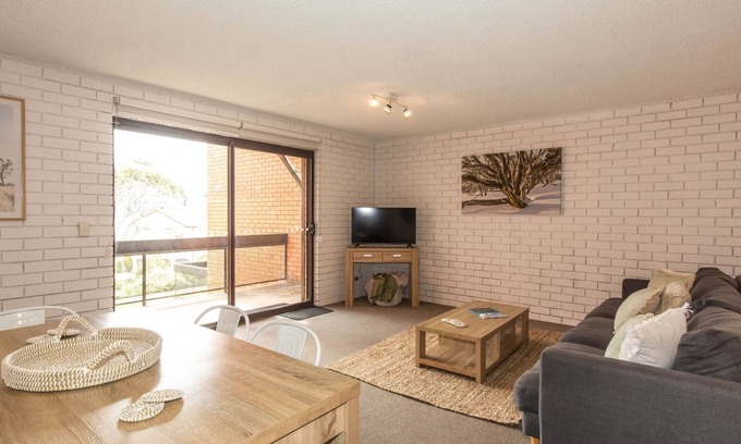 Jindabyne Apartment | Sunrise - 15/121 Gippsland Street
