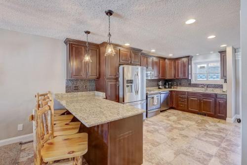 Lake Delton House | Sunrise Beach for Family Fun and Walk to Noahs Ark