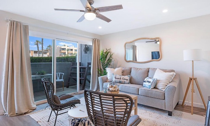 South Oceanside House | Sunrise by the Sea 1 Block from Ocean