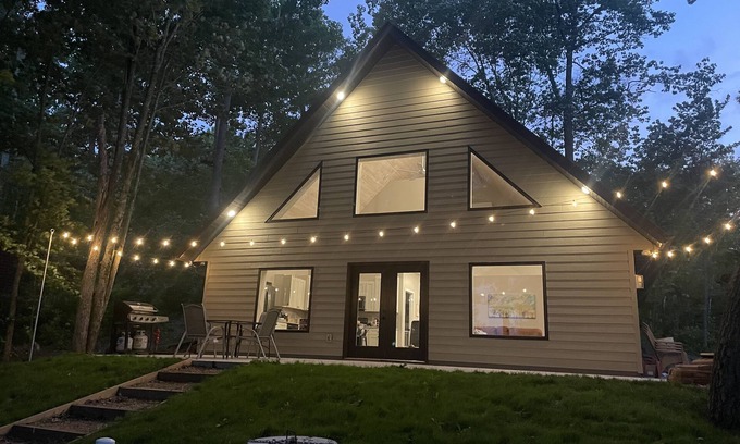 Chetek House | Sunrise Chalet on Potato Lake - Water Front - Dock - Hottub - Game Room