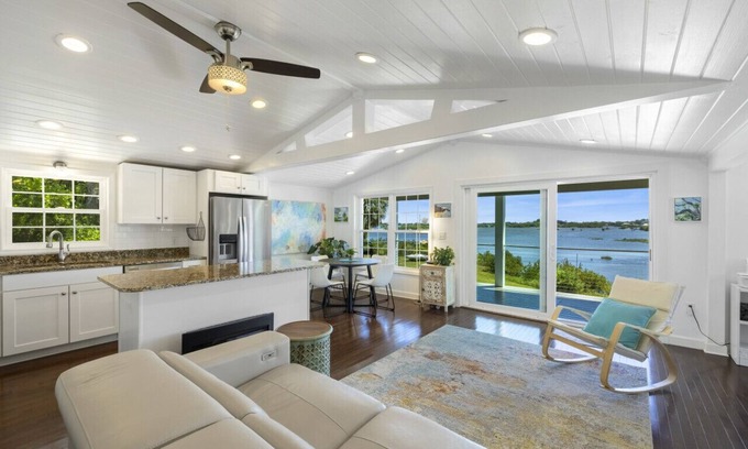 Cedar Key House | Sunrise Cottage: A Serene Waterfront Retreat
