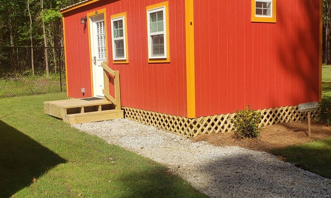 Auburn Cabin | Sunrise Cozy Tiny House. 15 minutes from Auburn University, Bucee's & Walmart