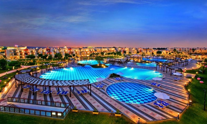 Village Road Resort | Sunrise Crystal Bay Resort -Grand Select