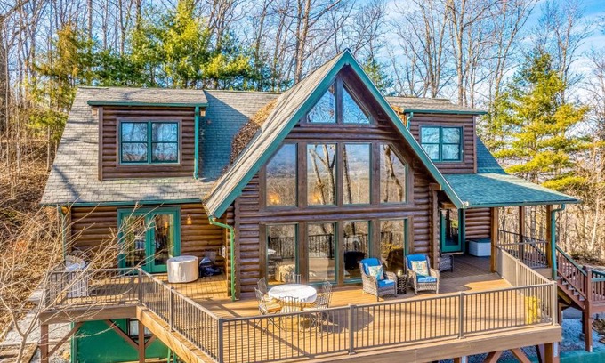 Franklin House | Sunrise Mountain Retreat