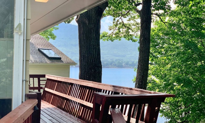 Lake George House | Sunrise Nooknn