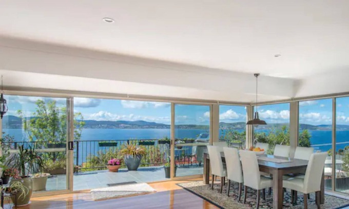 Sandy Bay House | Sunrise on the Bay - Hobart - Stunning water views