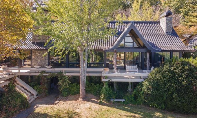 Greenville - Spartanburg House | Sunrise Ridge Villa - Luxury Retreat on Paris Moutain!