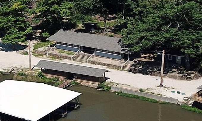 Sunrise Beach Cabin | Sunrise Shores Cabin 8 Lake Front with 2 POOLS!