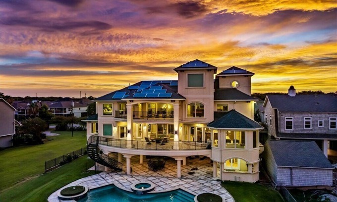El Lago Villa | Sunrise Villa