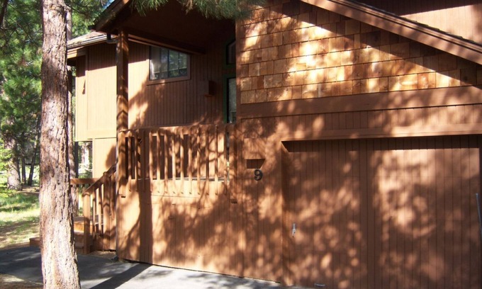 Deer Park House | Sunriver Book Early and Save! Great, Quiet Location! 3 Bd/2 ba/Hot Tub! A/C!