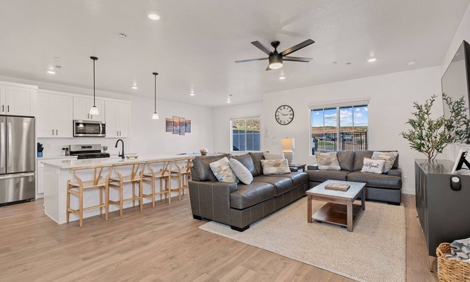 St. George House | Sunseekers Escape: Private Hot Tub + Fire Table