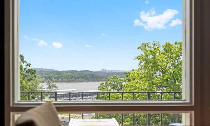 Indian Point Condo | Sunset Balcony - Lakeview Suite w/2 Queens, Swim Up Bar, Resort Pool Access