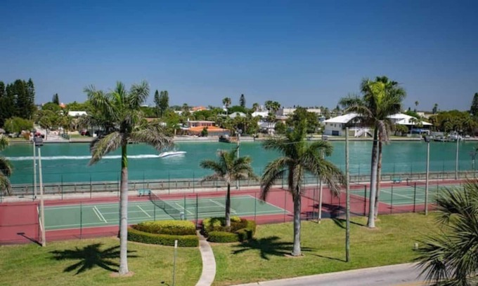 Sunset Beach Condo | Sunset Beach oasis: Modern beach style on the sand